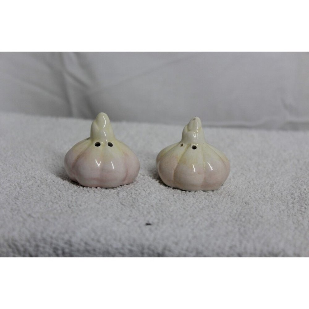 Salt and Pepper Shakers - Garlic Bulbs